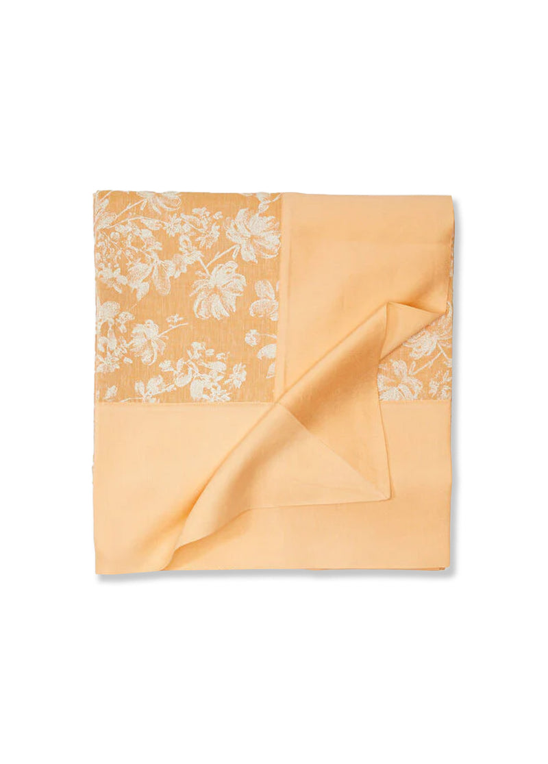 Çiçek Desenli Somon Renk Masa Örtüsü