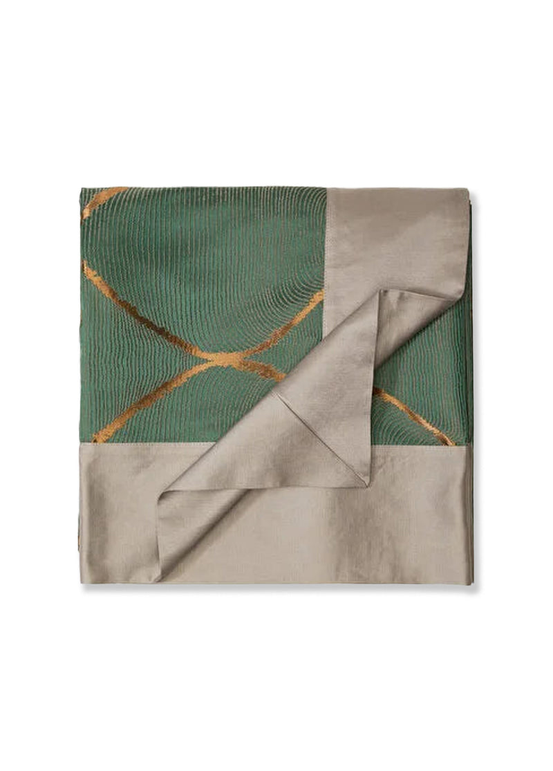 Bakırlı Yeşil Saten Kenarlı Masa Örtüsü