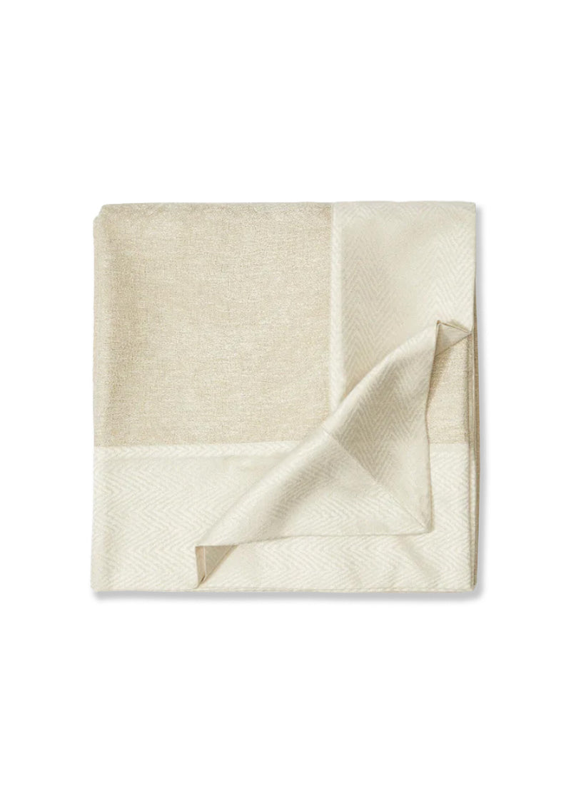 Krem Renk Şal Desenli Masa Örtüsü