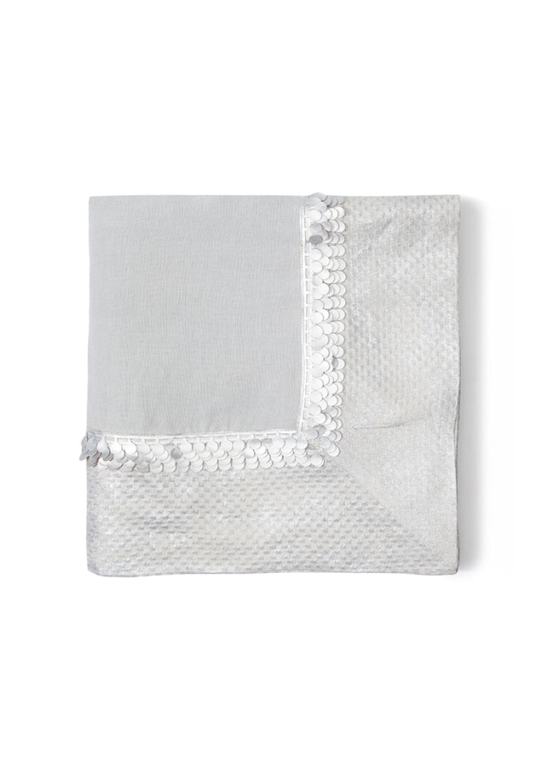 Gri Püskül Detaylı Masa Örtüsü